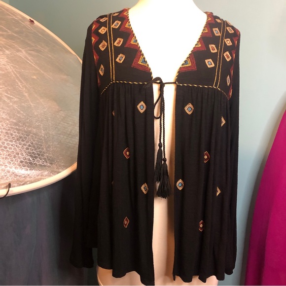 Neiman Marcus Sweaters - Neiman Marcus boho tie front cardigan